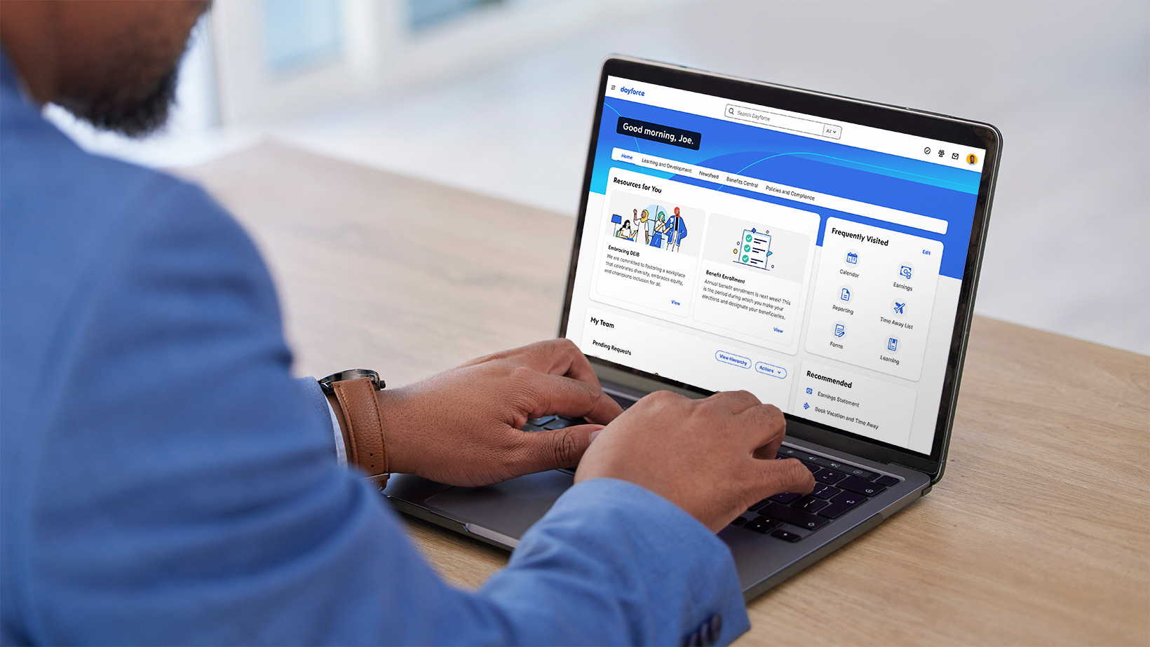 ESCRIBA geht eine strategische HR-Partnerschaft mit Dayforce ein